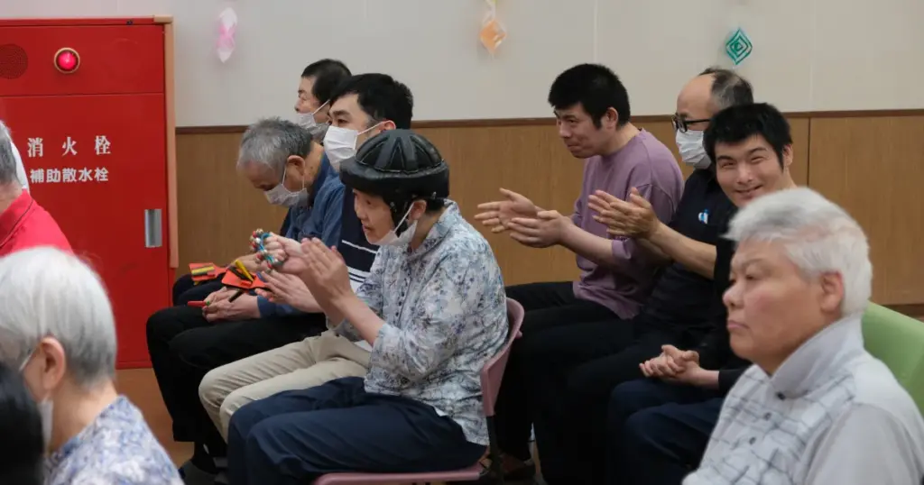 お楽しみ会の会場の様子(カラオケ)